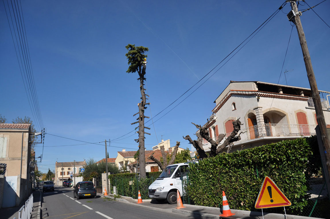 Pendant le démontage, vue de la rue 