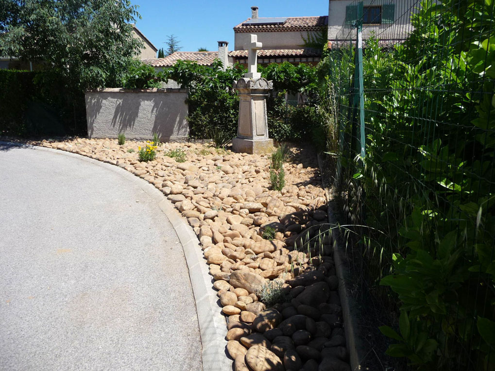 Création interne avec galets de crau à Lambesc       